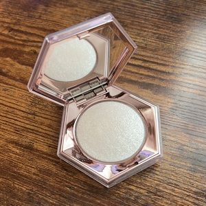 How many Carats highlighter